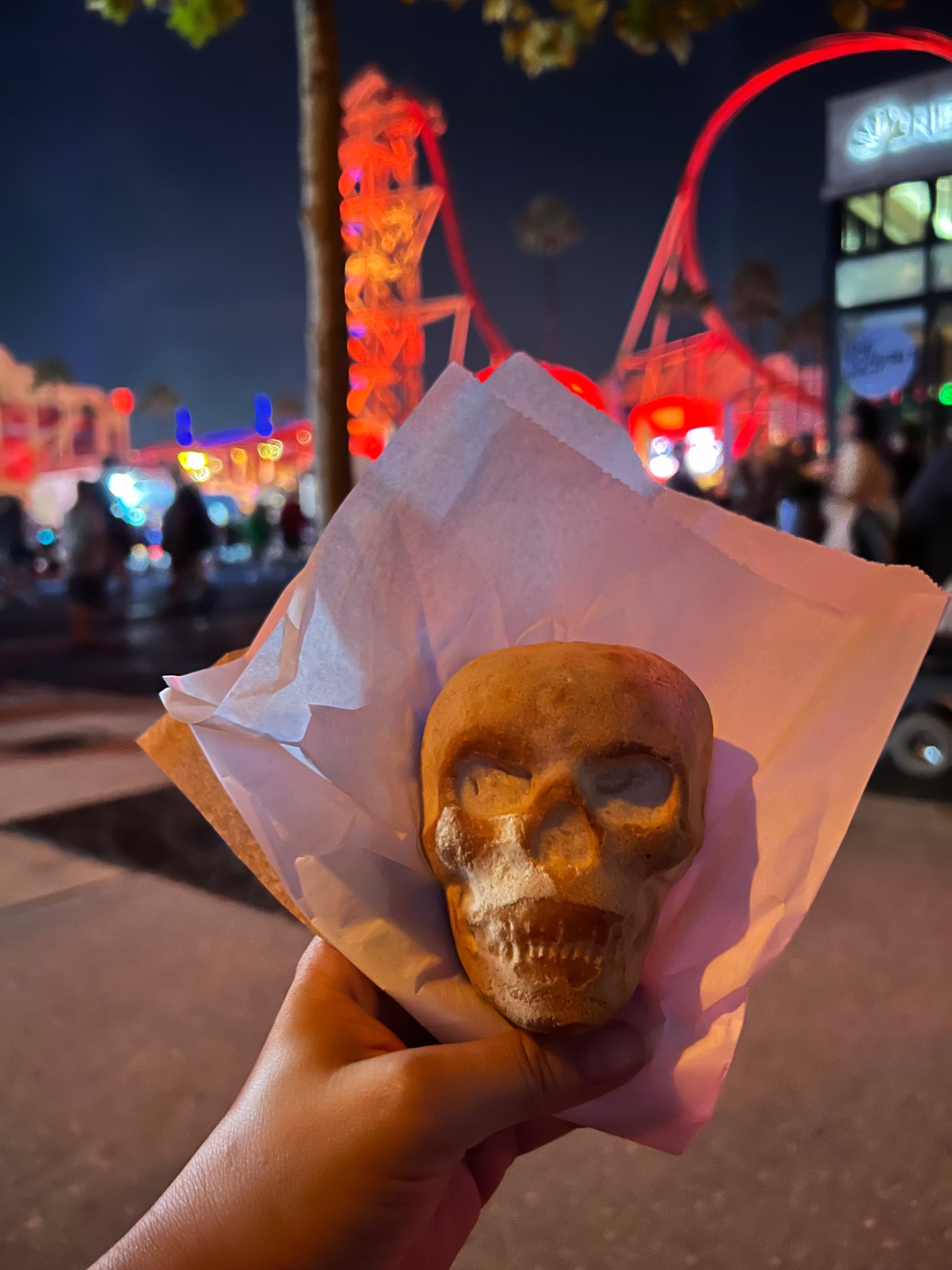 halloween horror nights food featuring pepperoni pizza skulls from HHN